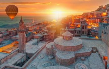 Hot,Air,Balloon,Flying,Over,Mardin,Old,Town,-,Mardin